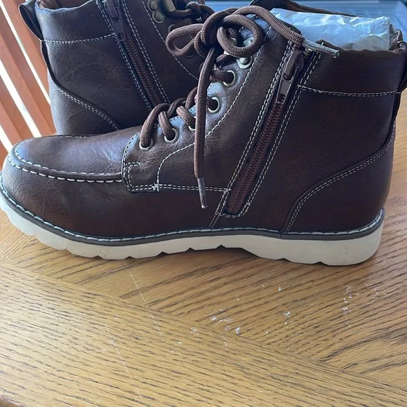 Steve Madden Boy's Dafti Ankle Boot Size 5 NEW in Box - Picture 2 of 6